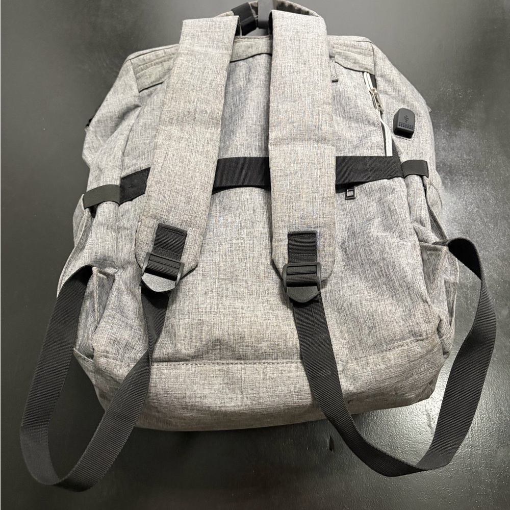 Sleek Gray Lovevook Backpack - Picture 3 of 16